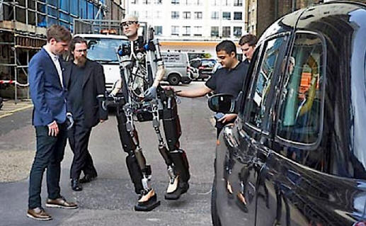 Rex podniká první kroky.