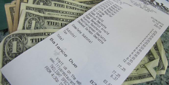 Američané dostali účet za neúčastnit se svatby.