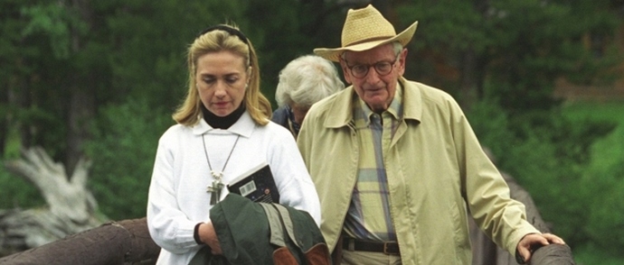 Američané očekávají, že Hillary Clintonová odhalí všechna tajemství o UFO