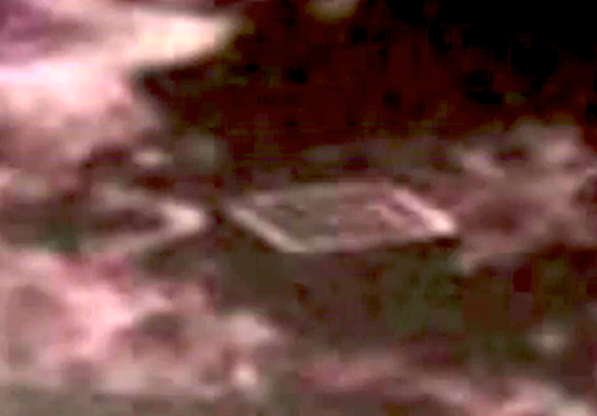 Docela velký. Zařízení zjevně není přirozené.