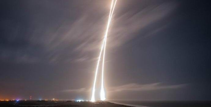 Američané vysadili znovu použitelnou raketu bez úhony.