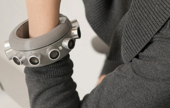 Američané vytvořili náramek, který blokuje mikrofony.