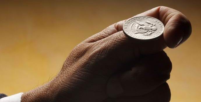 Američané si vybrali starostu, který hodil minci