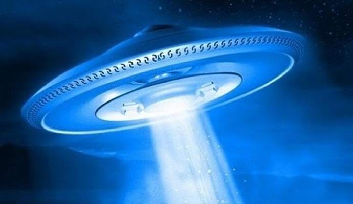 Američan pozoruje UFO každou noc v blízkosti svého domova.