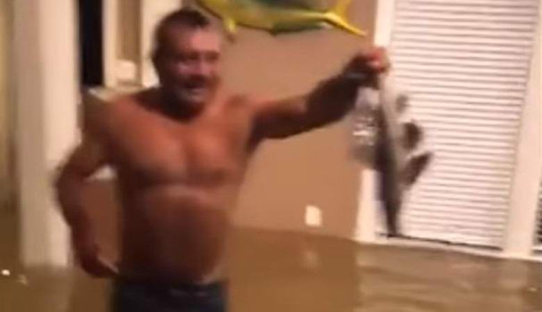 Američan chytil ryby ve svém vlastním obývacím pokoji