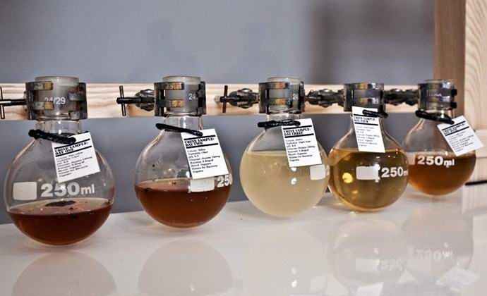 Američan vyrábí whisky z moči staršího diabetika.