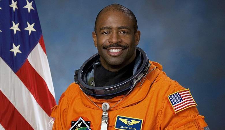 Americký astronaut oznámil, že ve svém člunu viděl mimozemšťana.