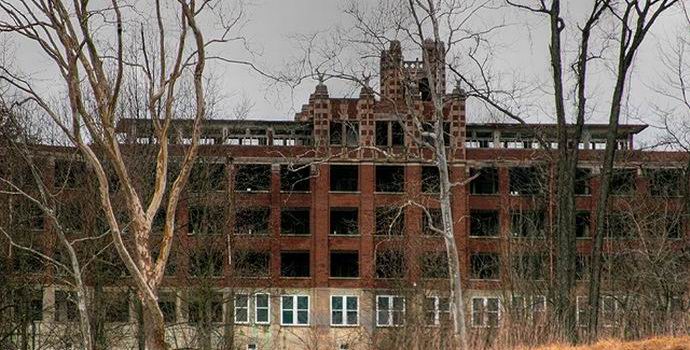 Americké opuštěné sanatorium se promění v strašidelný hotel