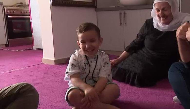 Arabský chlapec najednou mluvil anglicky, nikdy se to nenaučil.