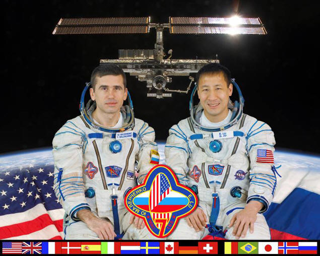 ISS-7: Velitel Jurij Malenchenko (Roskosmos) a letový technik Edward Lou (NASA).