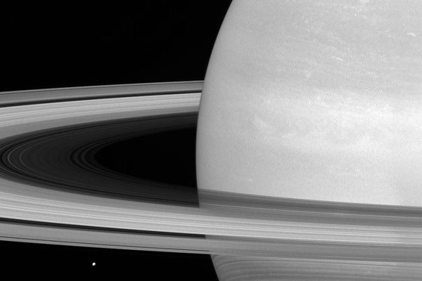 Astronomové se naučili určovat věk Saturnových prstenů 