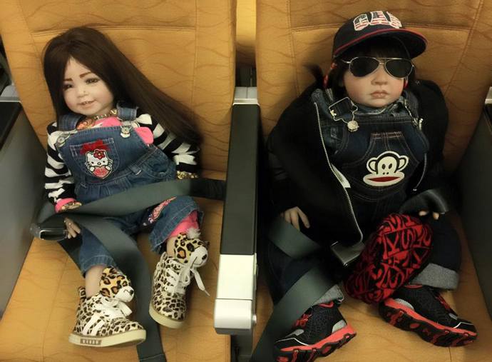 Thajská letecká společnost se rozhodla sloužit panenkám na stejné úrovni jako lidé