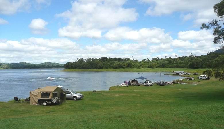 Australané zachytili nevysvětlitelný tmavý předmět na obloze