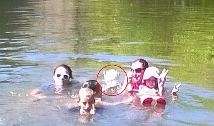 Australská rodina na dovolené náhodou vyfotografovala ducha