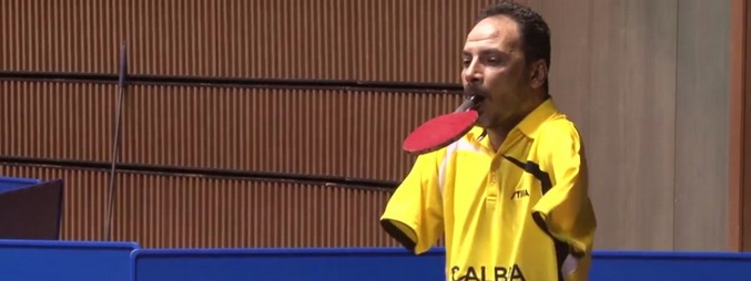 Armless tenista dává lekce odvahy