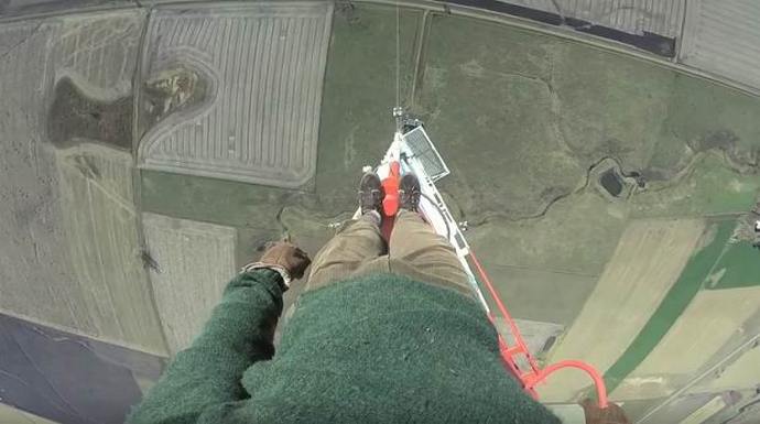 K šílenství statečných zpíváme píseň