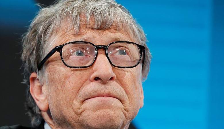 Bill Gates postavil umělou inteligenci do atomových zbraní.