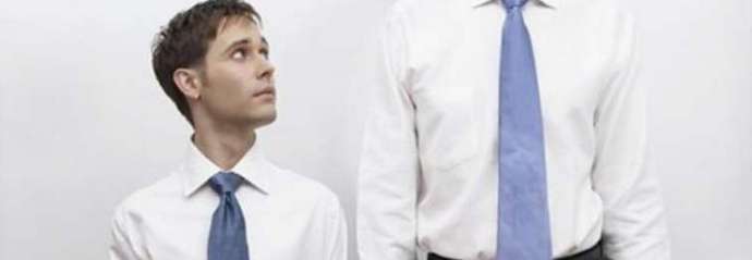 Být vysoký znamená být chytrý