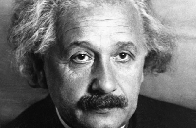O co jiného se Einstein zajímá kromě teorie relativity?