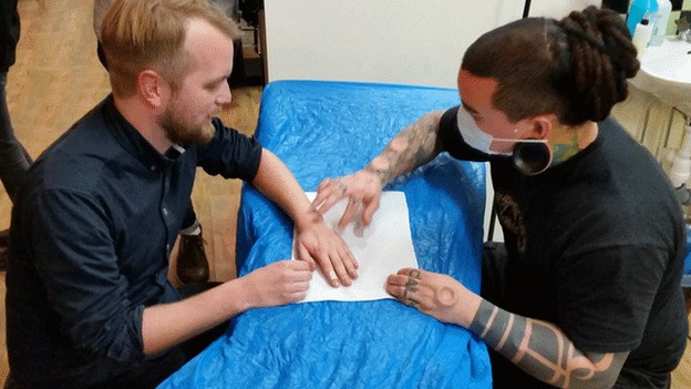 Čip pod kůží - jako průkaz totožnosti