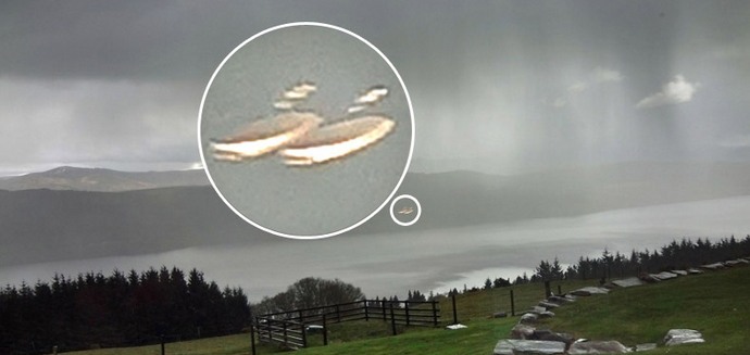 Monstrum jezera Loch Ness vytvořilo přátelství s UFO