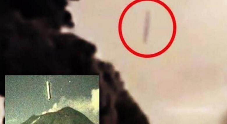 Do ústí sopky Popocatepetl letěl obrovský válcový UFO