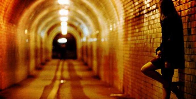 Ukázalo se, že dáma snadné ctnosti je manželkou klienta.