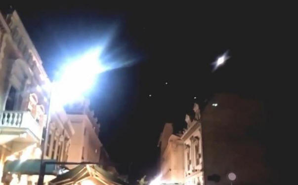 Dvacet UFO fotografovaných přes Bělehrad