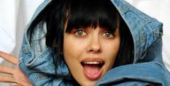 Džíny vyžadují praní - praní špinavých džíny