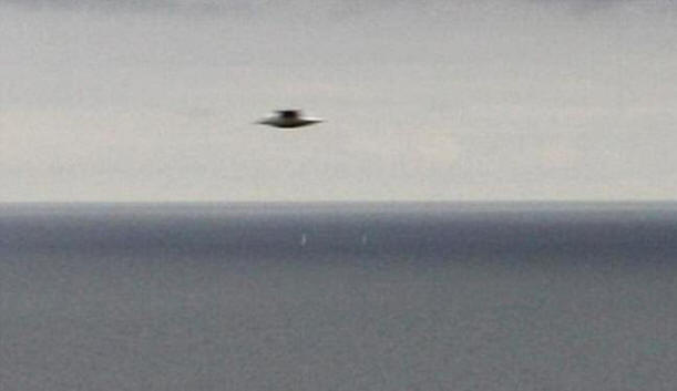 Expert ufolog volal falešné fotografie UFO od Snowden