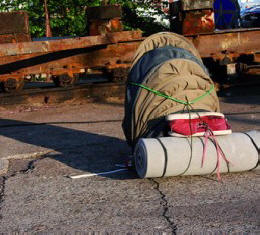 Tento batoh se složí do plnohodnotného přenosného krytu.