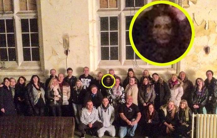 Fantom vyfotil se skupinou duchů