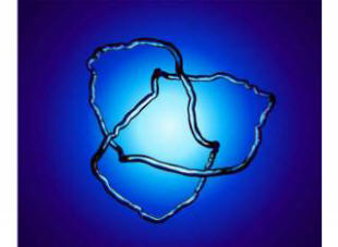 Fyzici se naučili spojovat vodu do uzlů. Video