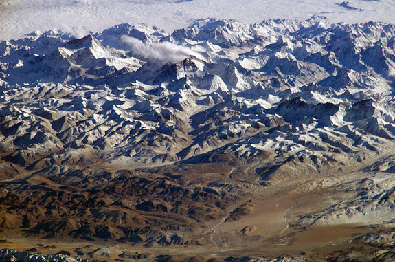 Mount Everest se posunul po zemětřesení o 1 palec