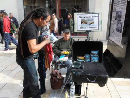 Umělec malování prsty