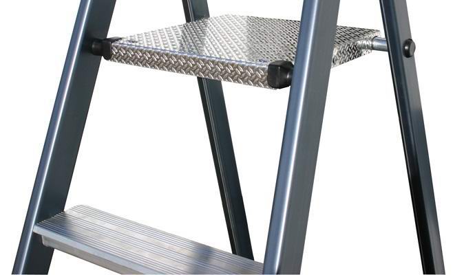 Poltergeista hrající s žebříkem vyděsil pracovníka.