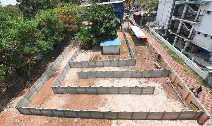 Indián postavil kolem baru bludiště, aby obešel zákon.