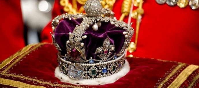 Indové požadují část její koruny od britské královny