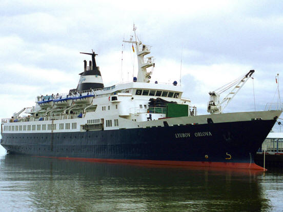 Irové čekají, až kanibalské krysy dorazí z duchové lodi.