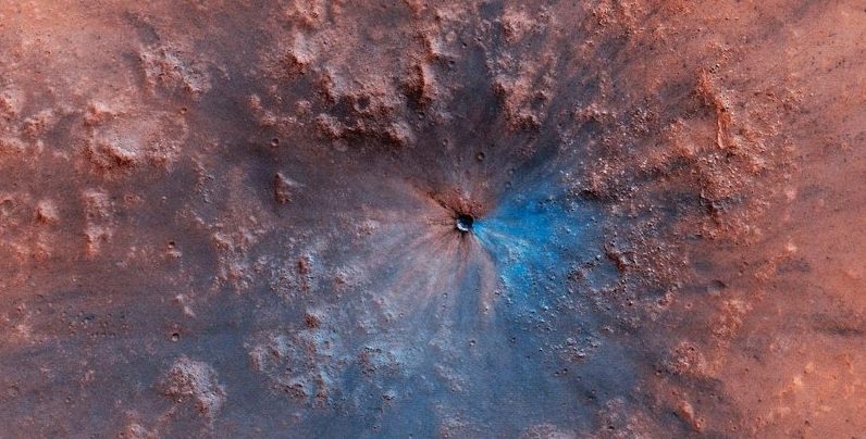 Průzkumníci: Mars má dva starodávné zásobníky vody hluboko pod povrchem 