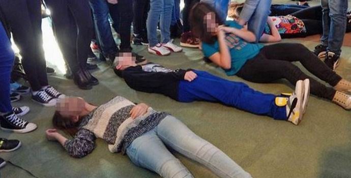 Vyhoštění démonů ze škol polským knězem šokovalo veřejnost.