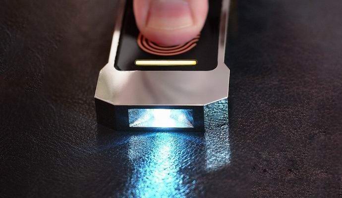 Vynalezená baterka s dlouhou životností bez baterie