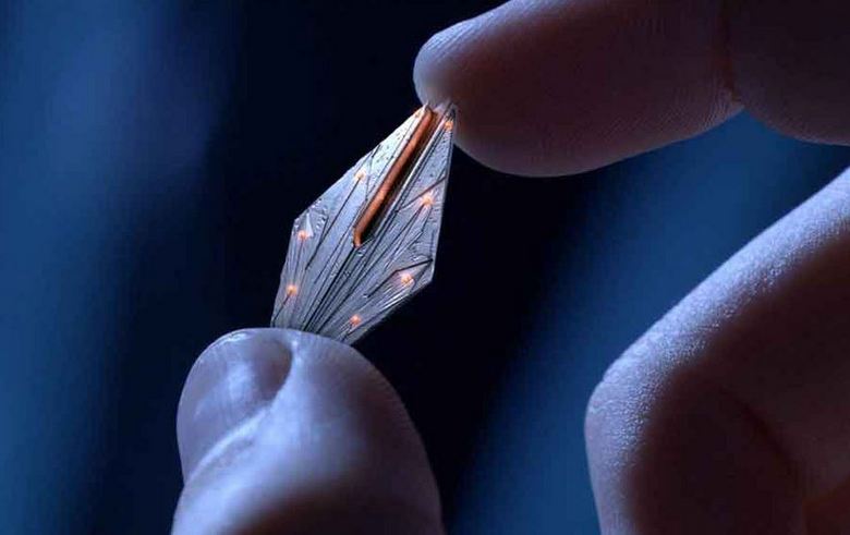 Slavný ufolog tvrdí: chipizace lidí mimozemšťany je v plném proudu