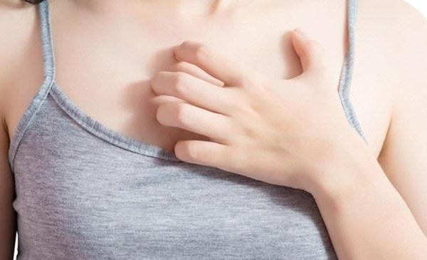 Proč svědí levý nebo pravý prsa 