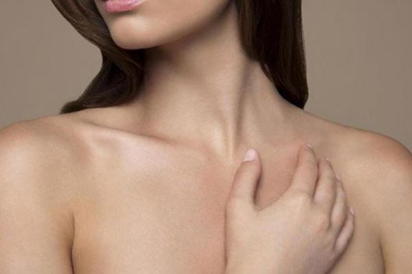 Co to znamená, pokud svědí levý prsa 