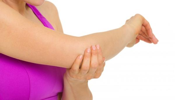 Pokud svědí oba lokty 