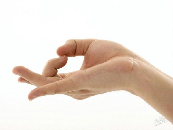 Proč prostředníček na pravé nebo levé ruce svědí? 