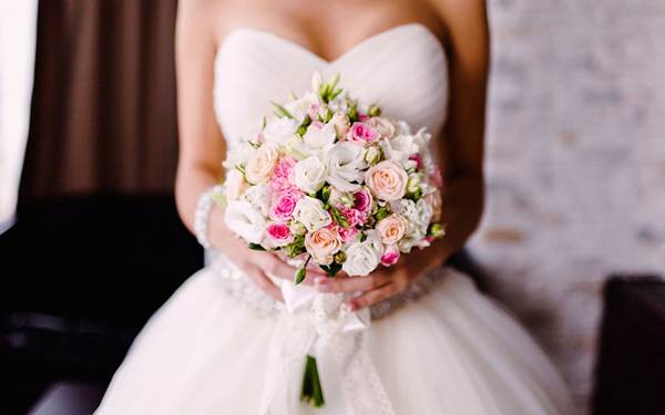 proč svobodná dívka sní o svatebních šatech 