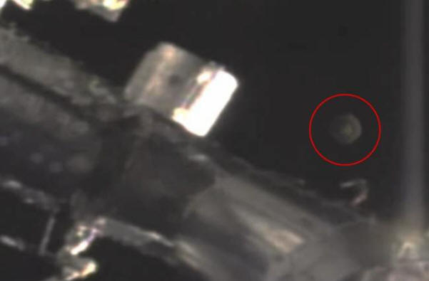 Do ISS přiletěl velký kulový UFO