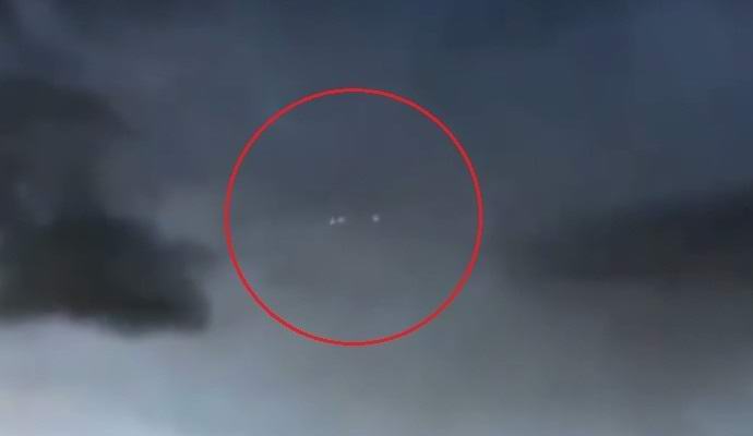 Kanadský natočil UFO průvod